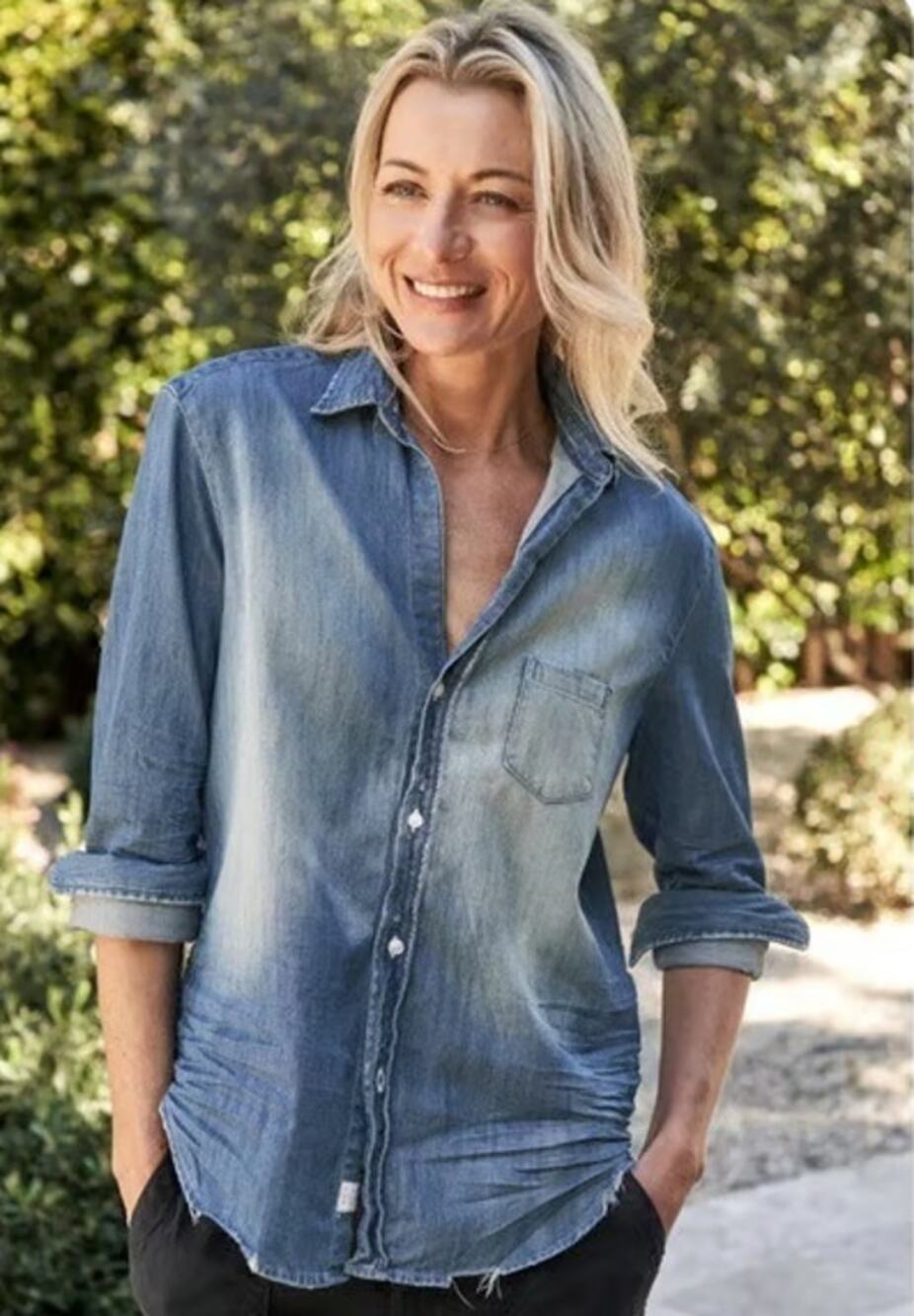 Frank & Eileen Famous Denim Vintage Wash Blue Button Down Small